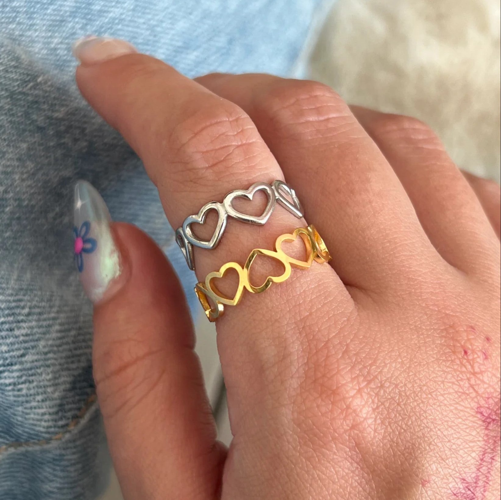Anillo corazones dorado