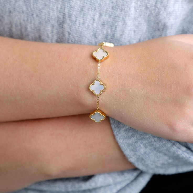 Trebol brazalete blanco