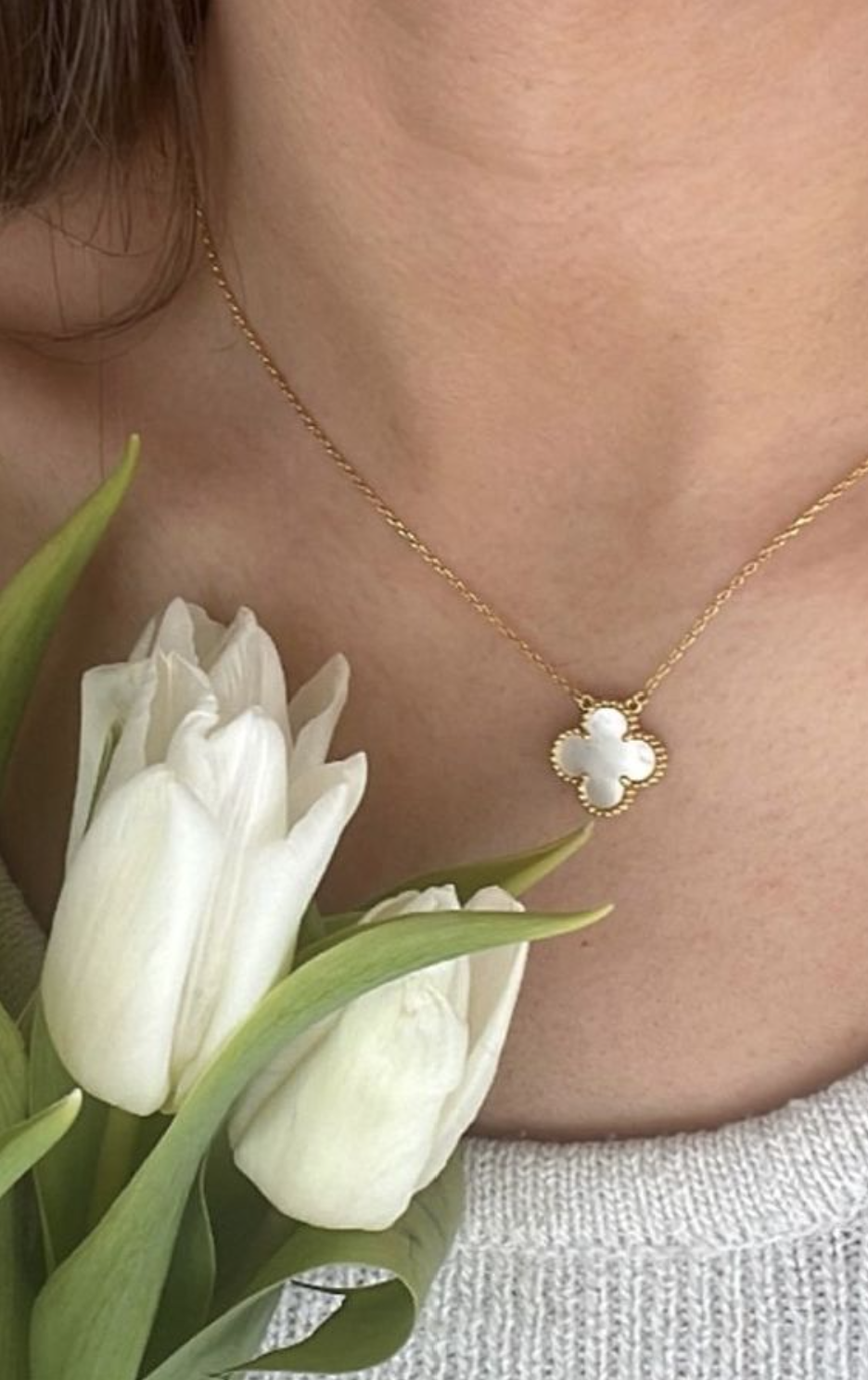 Trebol collar blanco