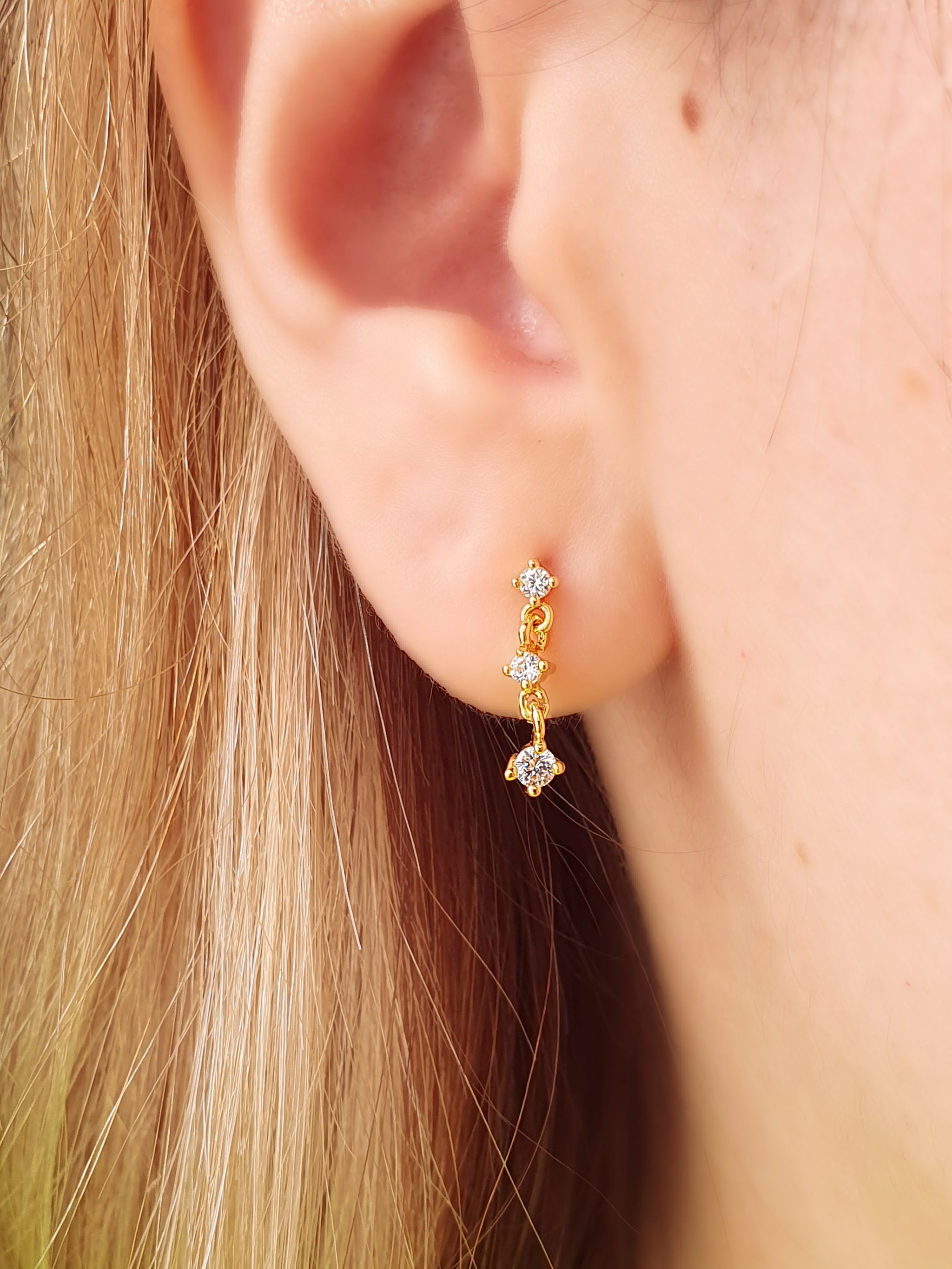 Stud largo con 3 zirconias