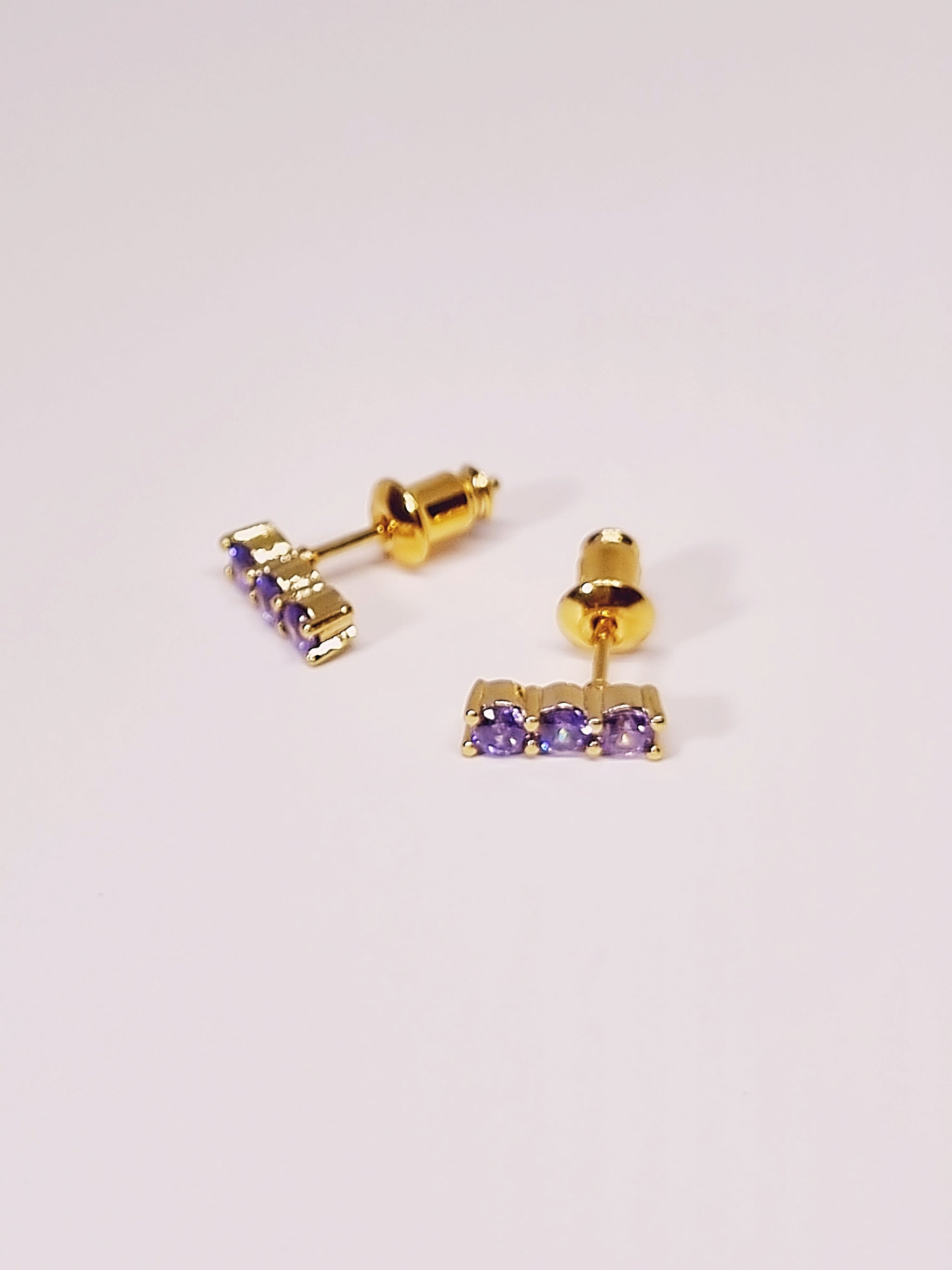 Petite studs lilac